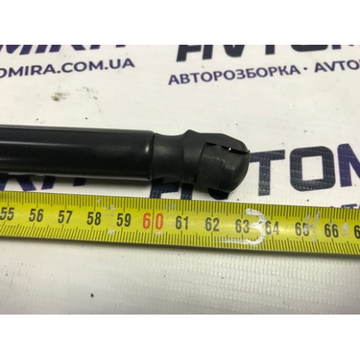 Амортизатор крышки багажника 630мм Opel Corsa D HB 5 дв. 2006-2014 13182309